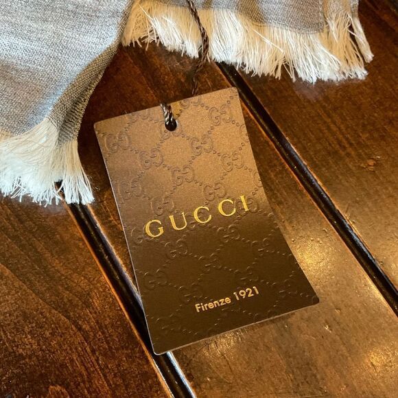 NWT & Box Gucci GG Printed Scarf 🧣 - Picture 5 of 10